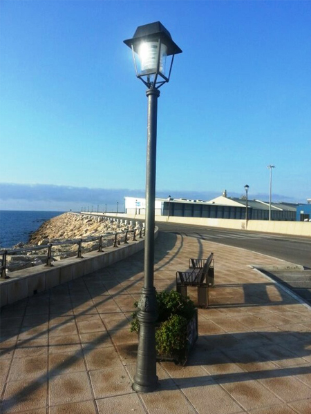 Rustic fiberglass reinforced polyester lamppost