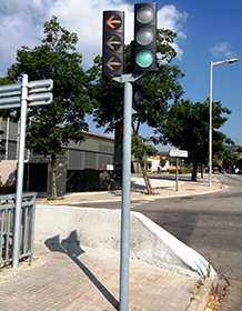 Fiberglass reinforced polyester barna traffic light